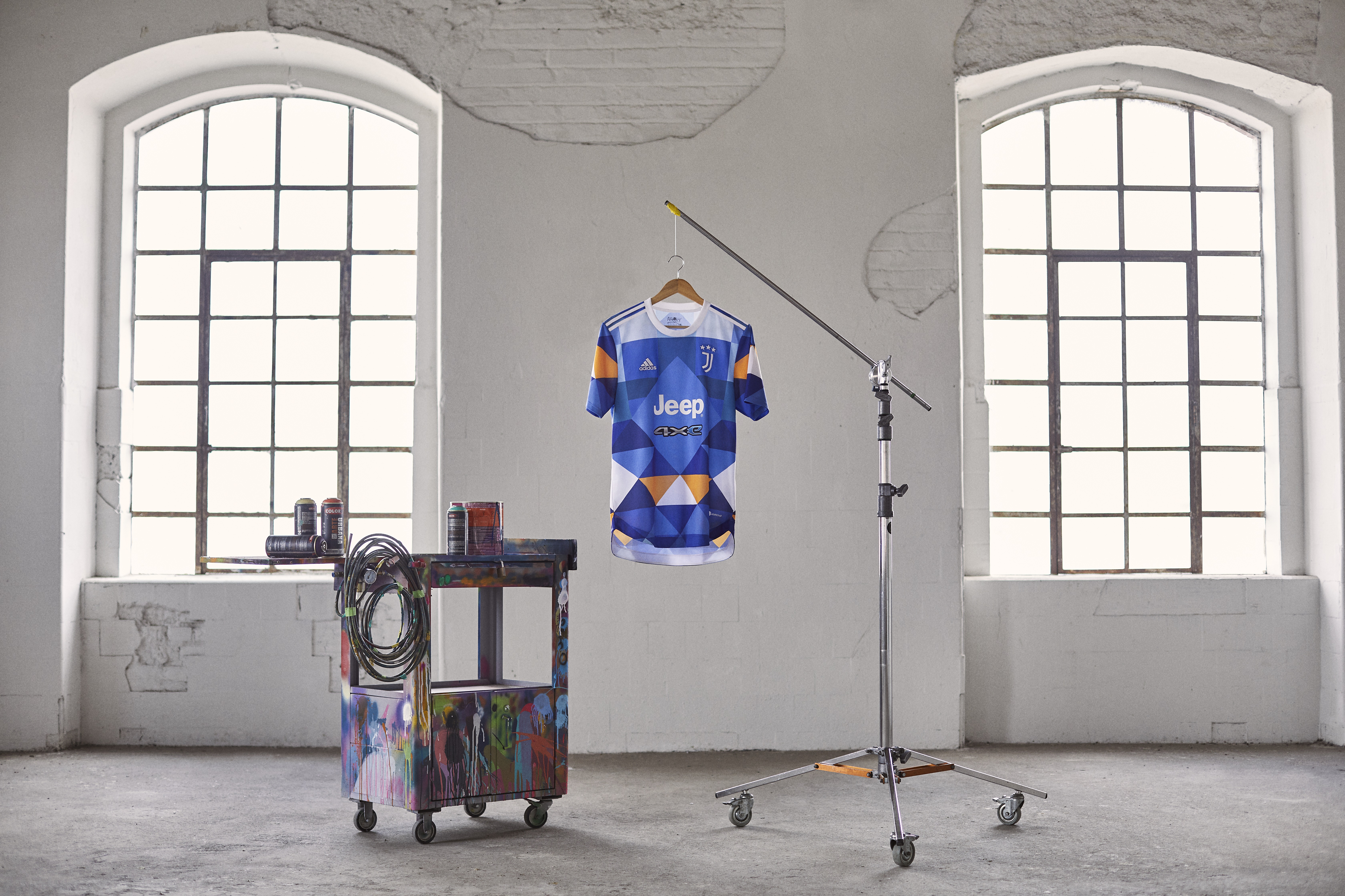 致敬足球凝聚社会力量